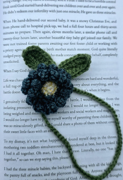 Crochet Daisy Bookmark – Handmade Flower Book Accessory
