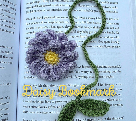 Crochet Daisy Bookmark – Handmade Flower Book Accessory